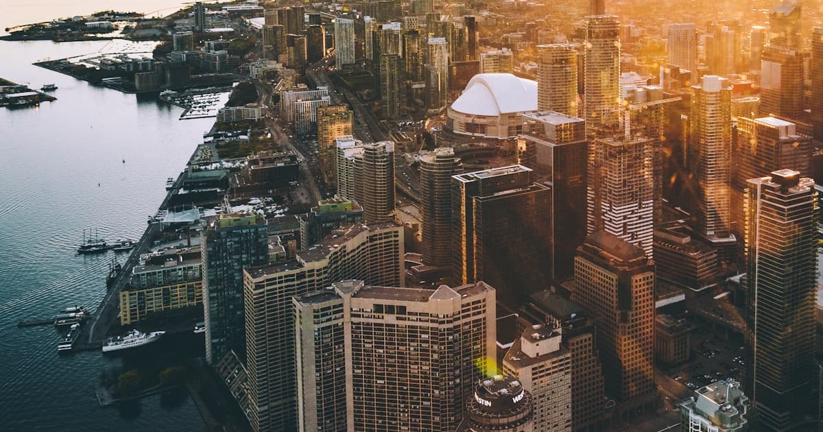 Toronto skyline with cloud computing infrastructure icons representing Oracle Cloud adoption across Canadian enterprises