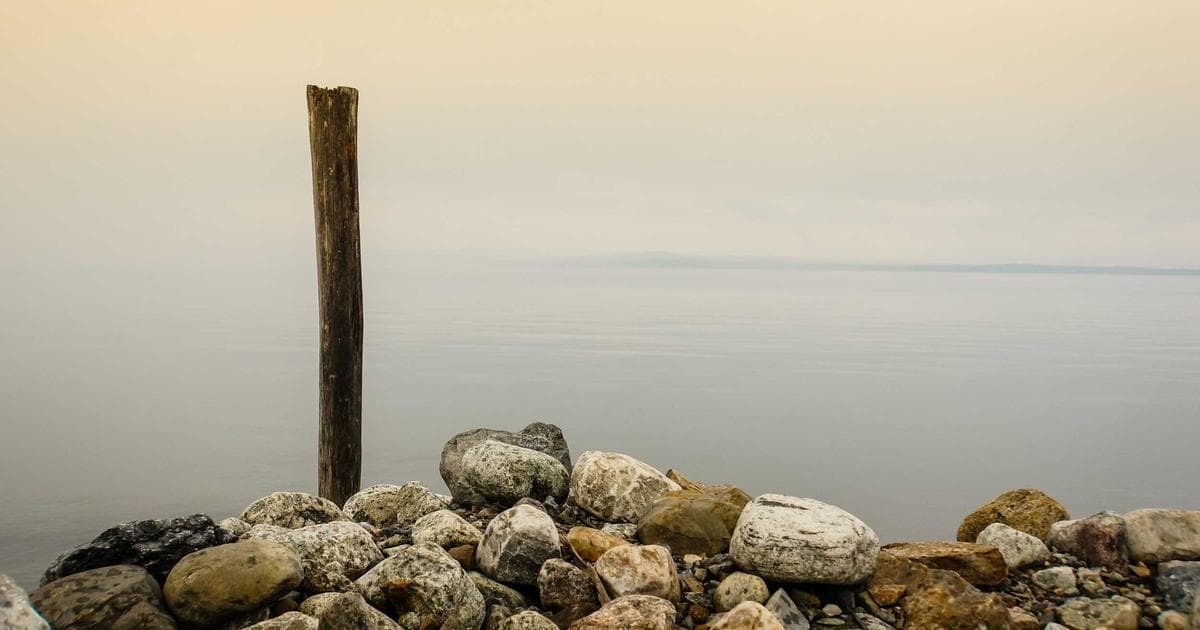 Financial services data architecture showing real-time streaming, risk analytics, and regulatory reporting systems